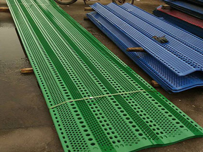 防風(fēng)板的抑塵效果之大是我們無法想象的